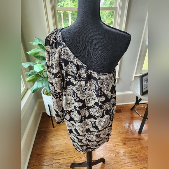 GLAM size L dress. Like new, worn once. Light weight, elastic band top - Picture 3 of 3